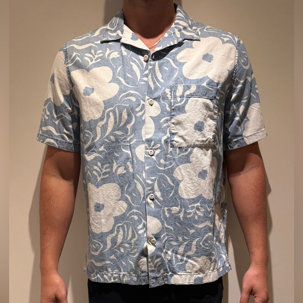 GAP Blue and White Floral Men's Shirt